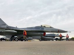 El avión de caza F-16 tiene el percancen cerca de la comunidad fronteriza de Douglas, al sur de Arizona. AP / M. York
