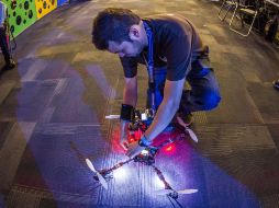 En la capacitación se enseña a los usuarios a despegar, volar y pilotar el drone en modo GPS. EL INFORMADOR / ARCHIVO