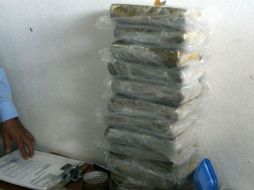 Los policías encontraron 60 bolsas de mariguana y ocho bolsas de cocaína, destinada a venta. NTX / ARCHIVO