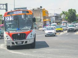 Uno de los puntos conflictivos es Federalismo en su cruce con Ávila Camacho, donde el carril para dar vuelta es insuficiente. EL INFORMADOR / F. Atilano