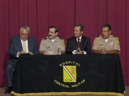 Médicos militares y el vocero del Gobierno federal, durante una conferencia de prensa. YOUTUBE / Gobierno de la República