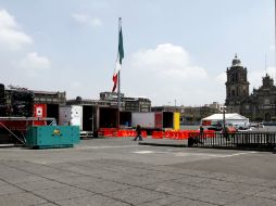 Trabajadores del Gobierno de la Ciudad de México cierran el acceso a la Plaza de la Constitución. NTX / B. Moncada