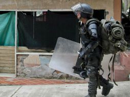 Autoridades de diferentes dependencias buscan la aeronave. AFP / L. Robayo