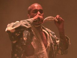 West gritó a la audiencia '¡están viendo a la más grande estrella de rock viviente sobre el planeta'. AFP / O. Scarff