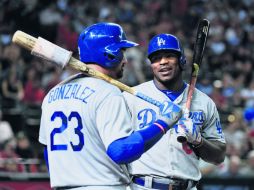 Peloteros como Yasiel Puig (derecha), quien milita con los Dodgers, son muestra de la calidad de los beisbolistas cubanos. AFP / N. Hall