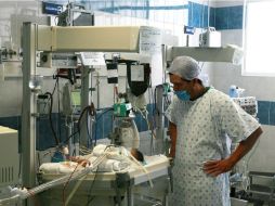 Una oftalmóloga indica que el daño en el menor es irreversible y que aún tiene el tumor en su otro ojo. EL INFORMADOR / ARCHIVO