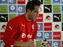 El guardameta quiere darle una alegría a la afición chilena. AFP / C. Reyes