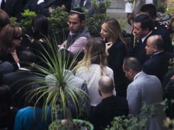 La primera dama y el titular de la Segob llegan momentos antes de que el féretro fuera llevado a su última morada. SUN / F. Ramírez