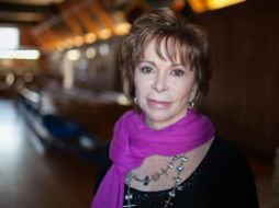 La autora asegura que la hierba no solo se debe consumir como medicina sino que sirve para muchas otras cosas. TWITTER / @isabelallende