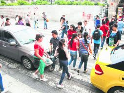 Guadalajara. El paso de los transeúntes se dificulta más por los vehículos que no respetan los pasos de cebra. EL INFORMADOR / P. Franco