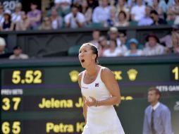 La serbia Jelena Jankovic juega por 3-6, 7-5 y 6-4, en dos horas. EFE / G. Penny