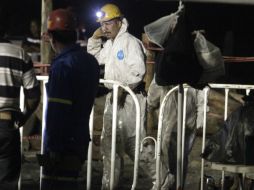 Agentes del Ministerio Público acuden al lugar de los hechos para el levantamiento y traslado de los cuerpos. SUN / ARCHIVO