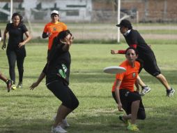 Sus prácticas las realizan en lugares como las instalaciones del Comude Zapopan y las canchas de la escuela Chivas Laureles (foto). EL INFORMADOR / F. Atilano