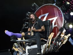 Intentó saltar una rampa pero falló y cayó entre su equipo de seguridad. AP / ARCHIVO