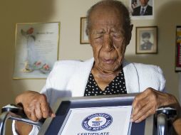 Jones quedó ciega y tiene dificultades para oír, pero solo toma dos medicamentos por día. AFP / P. Robertson