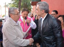 Miguel Ángel Mancera estuvo muy accesible con los colonos. TWITTER / @ManceraMiguelMX