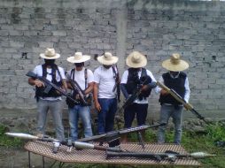 En una fotografía de la página mencionan el deseo de tener una ciudad libre de 'cuotas, rateros y secuestradores'. FACEBOOK / Los-Blancos-De-Troya