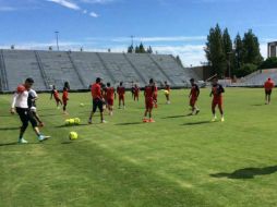 Los rojinegros trabajaron ayer en el Bonney Field de Sacramento, donde hoy enfrentarán al equipo local. FACEBOOK / Atlas-FC