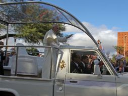 Al mediodía, el Pontífice realizará su último recorrido en papamóvil hasta el aeropuerto internacional de Viru Viru. EFE / M. Alipaz