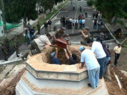 Se le rindió honores antes de retirar los restos del lugar. TWITTER / @Ejercito_GT