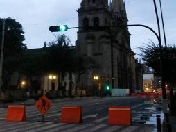 Imagen que muestra el cierre de Alcalde en la primera mañana de la clausura de esta vialidad. EL INFORMADOR / O. Álvarez