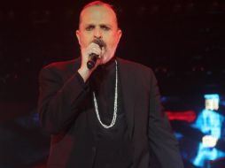 Miguel Bosé, además de cantar, entregará uno de los principales premios de la noche. NTX / ARCHIVO