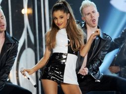 La cantante enfrentó una polémica por lamer unas donas en un establecimiento. AP / ARCHIVO