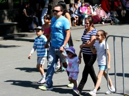 Más de tres cuartas partes de las madres dan libertad a sus hijos para formarse su propio juicio y confían en sus decisiones. NTX / ARCHIVO