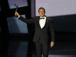 El actor Antonio Banderas recibe el premio Platino de Honor por toda su carrera en los Premios Platino del Cine Iberoamericano. EFE / J. Zapata