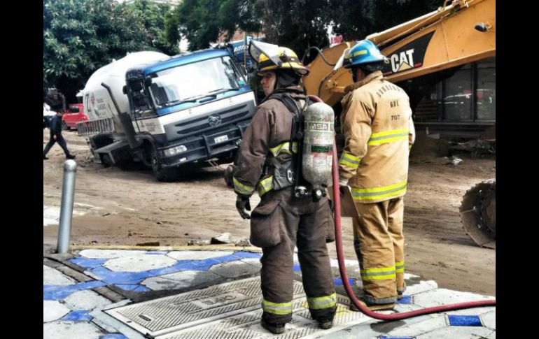 El incidente ocurrió en López Cotilla a su cruce con Chapultepec, lugar en el que se realizan las obras de la Zona 30. ESPECIAL /