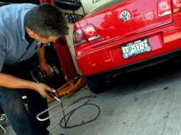 Esta revisión, incluye luces, seguros, limpiaparabrisas y gasolina, entre otros. EL INFORMADOR / ARCHIVO