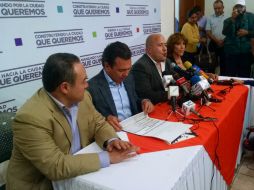 Enrique Alfaro estuvo acompañado de Marina Limón (d), Alberto Uribe (i) Pablo Lemus (2i). EL INFORMADOR / A. García