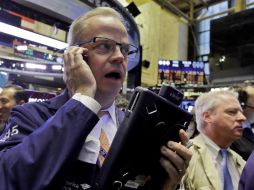 El sector tecnológico registró las mayores pérdidas, seguido del de materias primas y el energético. AP / ARCHIVO