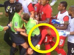 El hecho ocurrió al final del encuentro en el que la Selección canalera quedó eliminada. TWITTER / @MiDiarioPanama