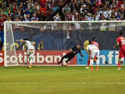 Andrés Guardado mencionó que estuvo tentado a fallar el penal a propósito, pero tuvo que asumir su deber como profesional. AFP / N. Kamm