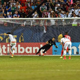 Guardado y Jonathan, con golpes; Vela está suspendido para la Final