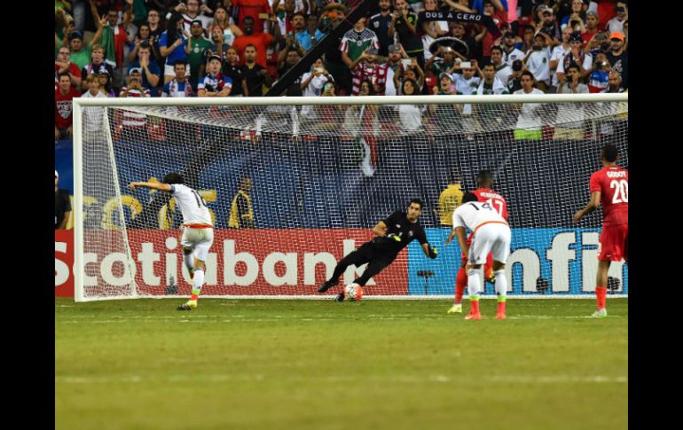 Andrés Guardado mencionó que estuvo tentado a fallar el penal a propósito, pero tuvo que asumir su deber como profesional. AFP / N. Kamm