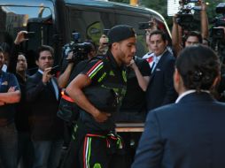 El mediocampista durante su arribo con el resto de la selección mexicana a Filadelfia, donde se llevará a cabo la final de la Copa Oro. NTX / J. Pazos