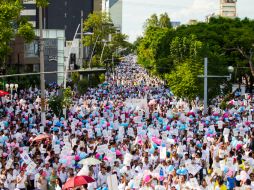 Los manifestantes, vestidos de blanco, comenzaron a avanzar entonando canciones religiosas. EL INFORMADOR / P. Pérez
