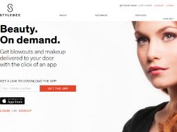 StyleBee, envía a casa de sus clientas un peluquero, a un maquillador o a un servicio de manicura. ESPECIAL / stylebee.com