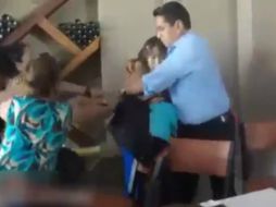 Lorena Nava Cervantes sufrió una agresión física y verbal en días pasados. YOUTUBE /