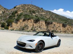 Mx-5. El pequeño roadster tiene un manejo puro y a ras del suelo, algo que lo hace divertido. EL INFORMADOR / S. Oliveira