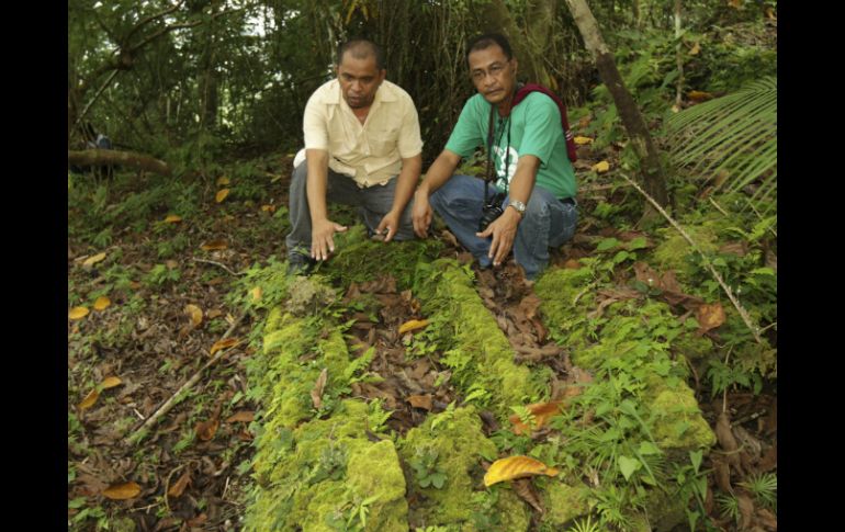 Las sepulturas se encontraban en un canal de desagüe, quedaron expuestos parte de sus ladrillos. EFE / ARCHIVO