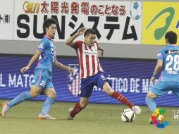Los 'colchoneros' trataron de dificultar la salida del cuadro japonés para recuperar el balón en campo rival. TWITTER / @LaLiga