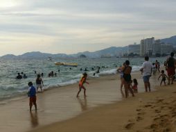 Se exhorta a los lugareños y visitantes de la zona turística a que extremen precauciones para evitar  un 'golpe de calor'. NTX / ARCHIVO