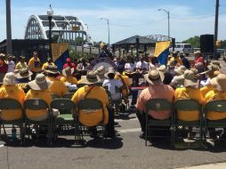 El presidente de NAACP ofrece un discurso al pie del puente Edmund Pettus en Selma, Alabama, antes de que inicie la marcha. TWITTER / @Allen Henry