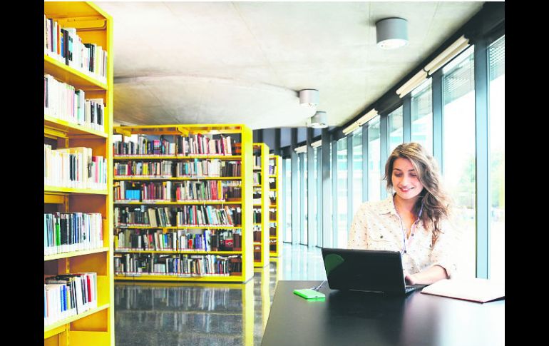 Contar con una sola fuente hoy es obsoleto, ya que existen diversas herramientas para sacar provecho del internet. ESPECIAL / news.microsoft.com