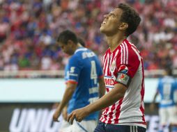 Omar Bravo se lamenta tras fallar uno de los tres disparos que hizo en el partido frente al Cruz Azul. MEXSPORT / S. Molina