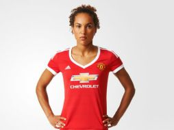 El modelo es más ceñido que el masculino y con cuello en V más bajo que en 2014. ESPECIAL / adidas.co.uk