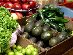 El kilogramo de aguacate se encontró en 35 pesos en mercados de Guadalajara; el jitomate en 12 pesos. EL INFORMADOR / ARCHIVO